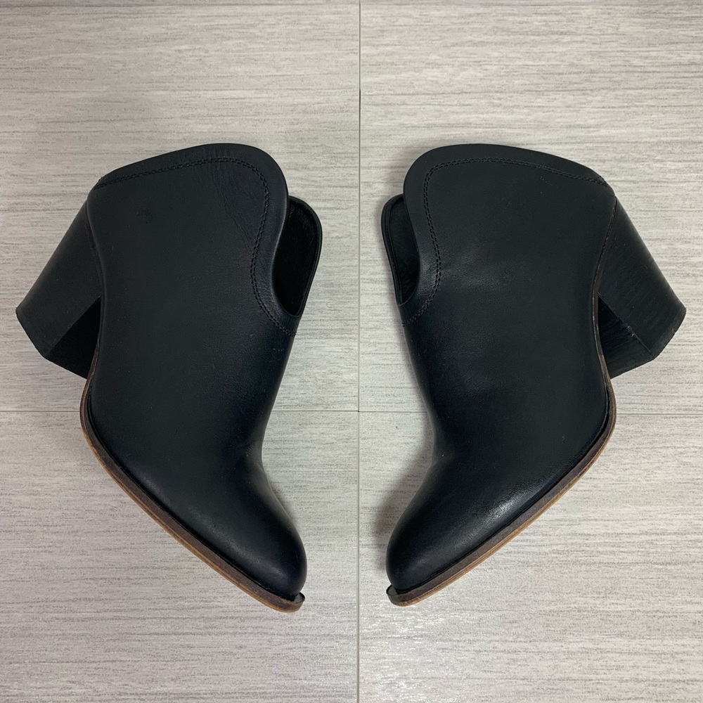 Chinese laundry Women’s Kelso black bootie..